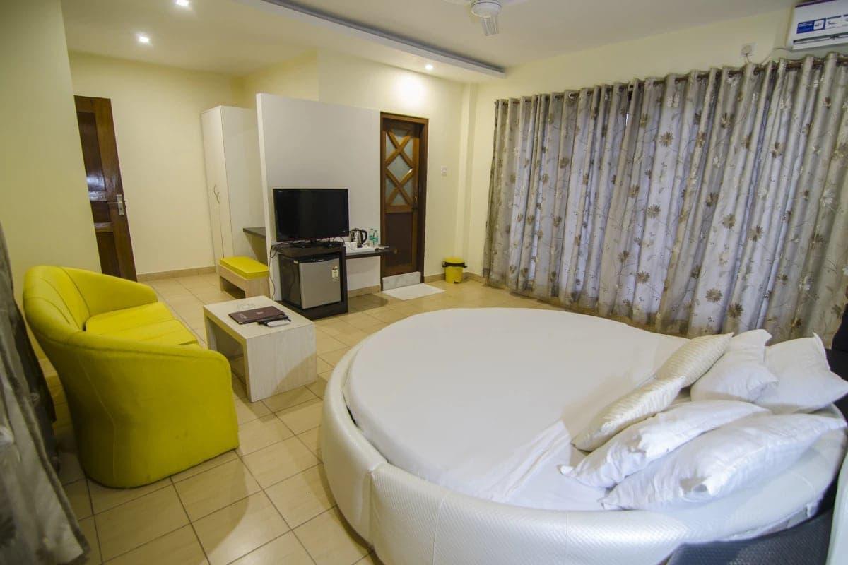 Hotel Little Palace Dibrugarh ภายนอก รูปภาพ