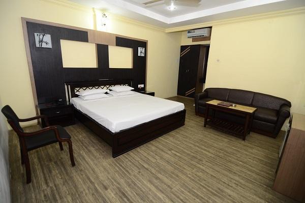 Hotel Little Palace Dibrugarh ภายนอก รูปภาพ