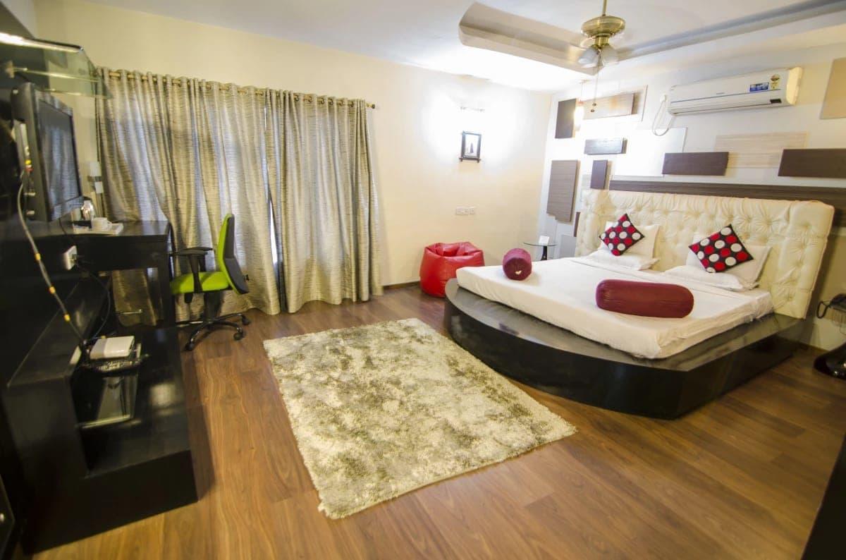 Hotel Little Palace Dibrugarh ภายนอก รูปภาพ